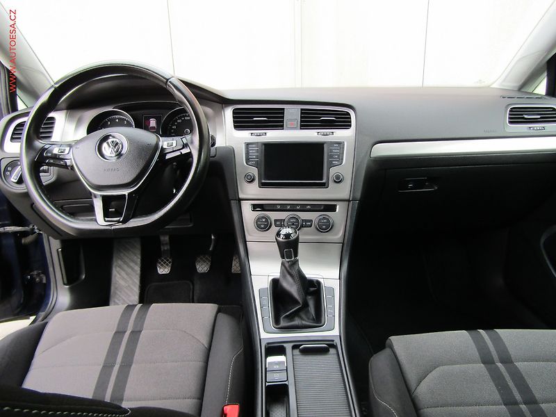 Volkswagen Golf (2016) 1.0 TSi, Navi - fotka 8 z 20