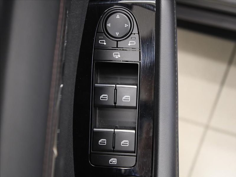 Mazda 3 2,0 G120 PLUS 1.maj. 6L-Zár. - fotka 15 z 22