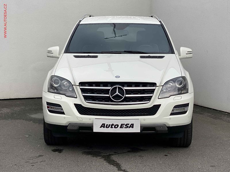Mercedes-Benz Třídy M (2012) 3.0 CDi ML 350 4Matic, 1.maj - fotka 2 z 20