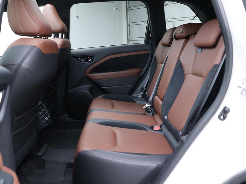Subaru Forester 2,0 e-EyeSight 100kW CZ CVT - fotka 15 z 35