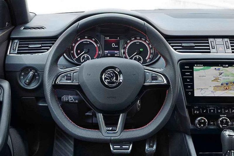 Jak se za sto let vyvíjel volant u škodovek?