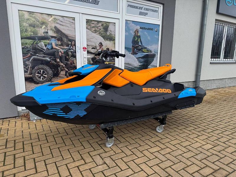 Sea Doo (2026) SPARK Trixx 900 HO ACE 3-up iB - fotka 2 z 5