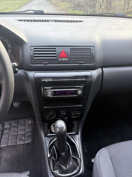 Škoda Octavia (2009) 1.6 75kW BENZIN+LPG - fotka 13 z 20