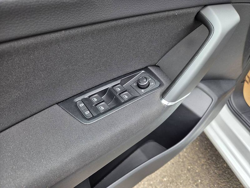 Volkswagen Touran (2026) 1.5 TSI DSG 7míst - fotka 12 z 48