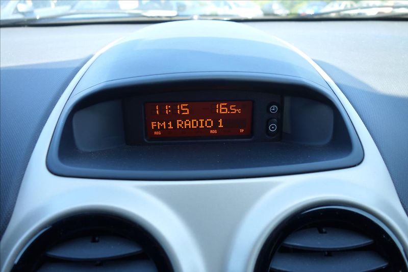 Opel Corsa 1,2 i, ČR, SERV.KN., 44TIS.KM. - fotka 19 z 33