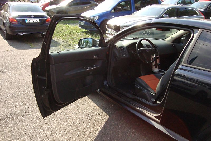 Volvo C30 (2010) 1.6d - fotka 25 z 63