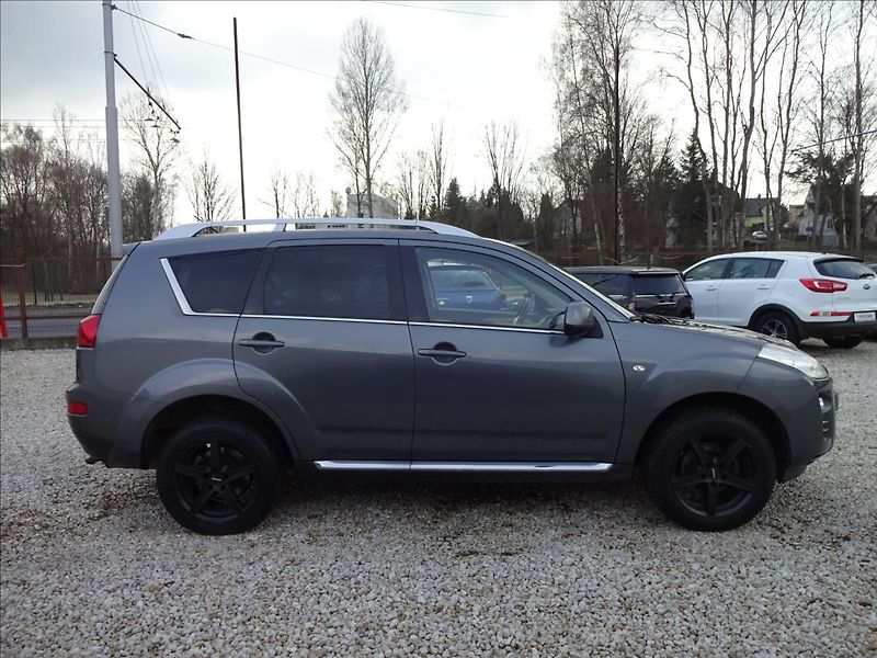 Peugeot 4007 2,2 HDI 115kW 4x4 - fotka 8 z 53