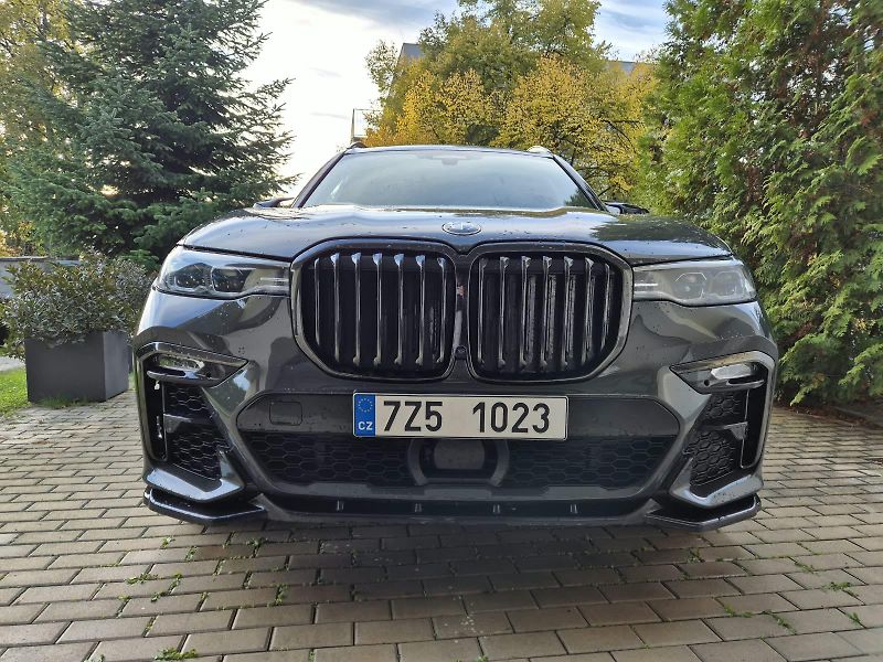 BMW X7 (2021) 40d Xdrive   REZERVACE - fotka 3 z 29