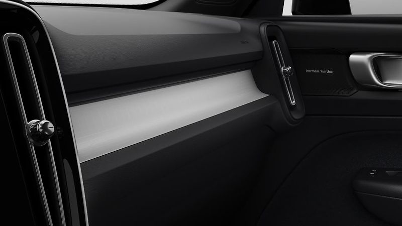 Volvo XC40 (2026) B3 AUT BLACK EDITION ULTRA - fotka 10 z 11