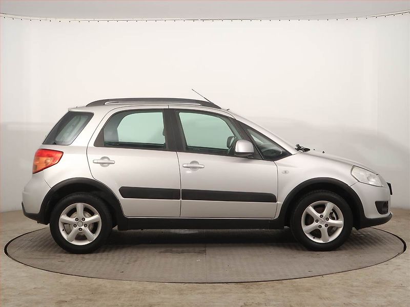 Suzuki SX4 (2007) 1.6 VVT, 4X4 - fotka 6 z 15