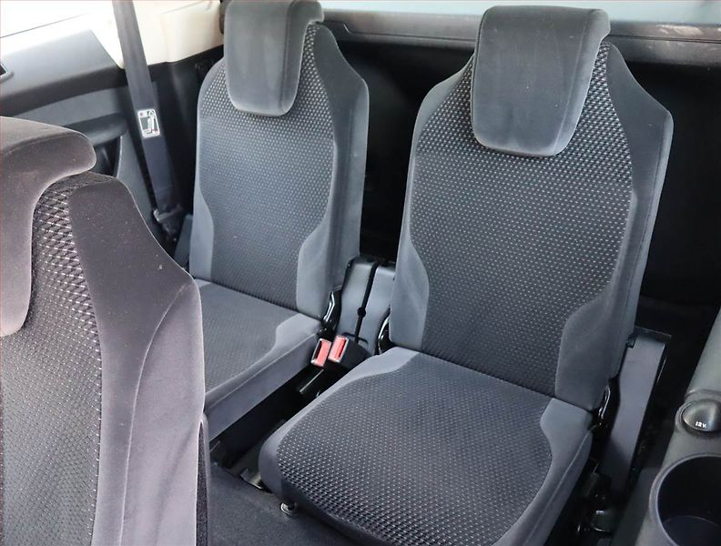 Citroën C4 Picasso (2006) 1.6 HDi, 7 míst, po STK, Klima - fotka 20 z 21