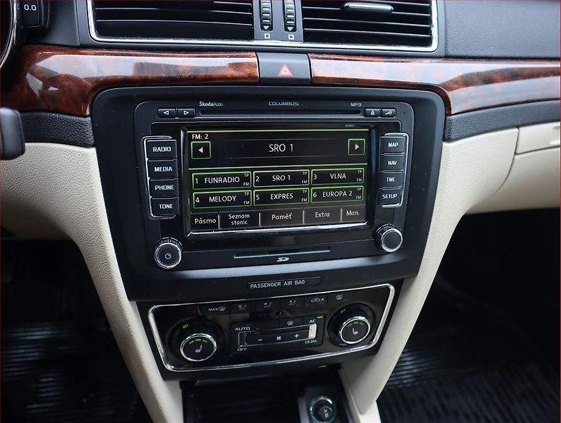 Škoda Superb (2011) 2.0 TDI, Navi, Xenony - fotka 12 z 18