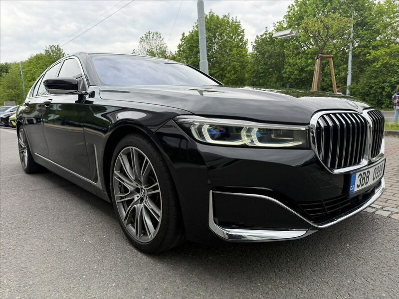 BMW Řada 7 3,0 xDrive 740d - fotka 4 z 39
