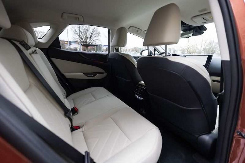 Lexus NX 450h plus 450H 2.5 PHEV LUXURY - fotka 25 z 29