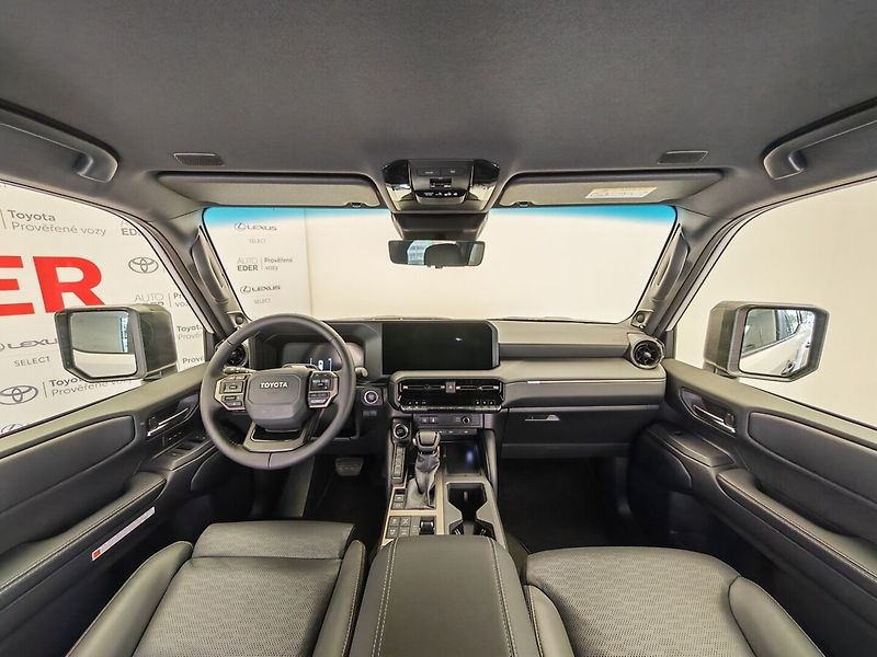 Toyota Land Cruiser 2.8 D-4D 204 k Executive AT - fotka 13 z 43