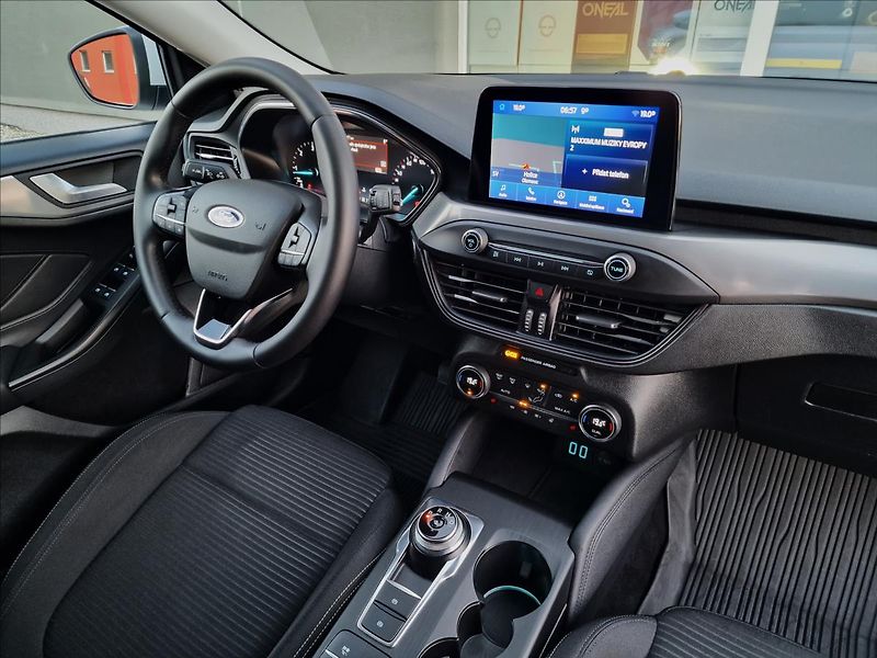 Ford Focus 1.5TDCI Titanium,ČR,1.Majitel - fotka 37 z 46