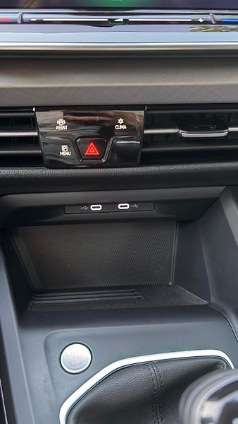 Volkswagen Golf Variant (2024) - fotka 10 z 15
