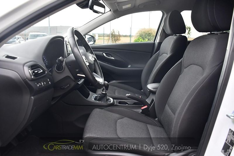 Hyundai i30 1.6CRDi SMART KAMERA CARPLAY - fotka 10 z 50