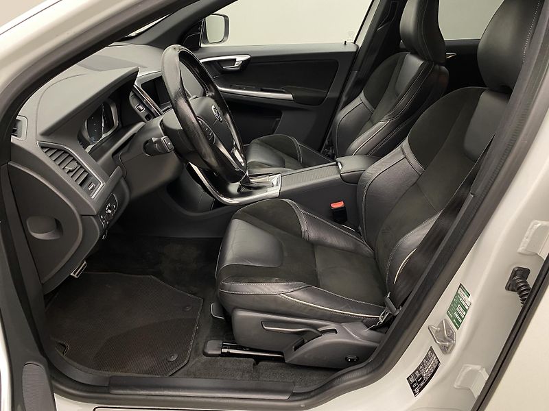 Volvo XC60 D4 AWD MOMENTUM AUT  - fotka 3 z 48