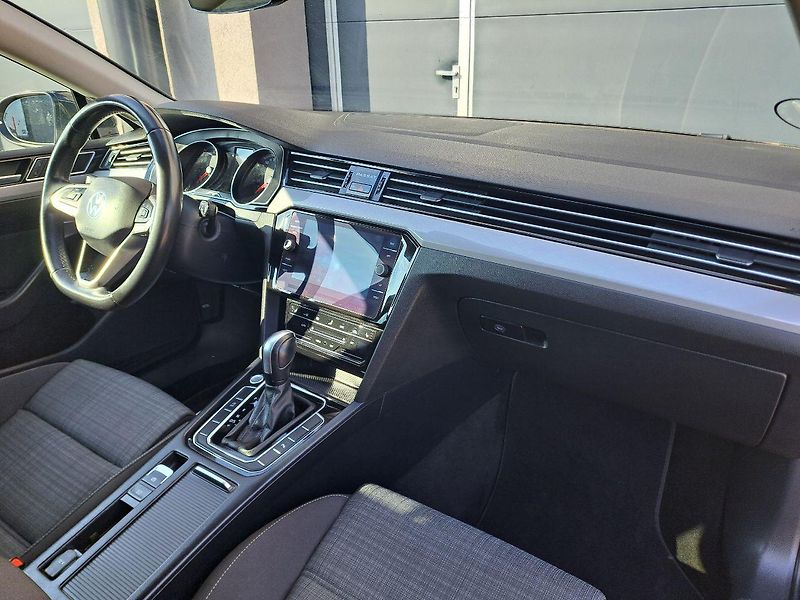 Volkswagen Passat (2022) 1.5 TSI DSG, ZÁRUKA - fotka 23 z 35