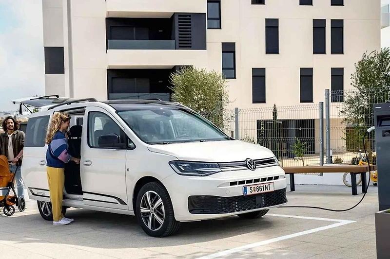 Vozy s pohonem plug-in hybrid můžou ujet čistě na elektřinu vyšší desítky kilometrů.