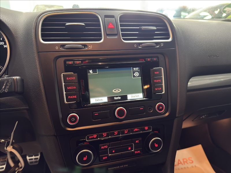 Volkswagen Golf 1,4   TSI STYLE BI-XEN NAVI - fotka 15 z 34