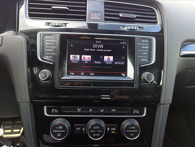 Volkswagen Golf 2,0 TDi DSG Aut.Klima Tempomat - fotka 18 z 41
