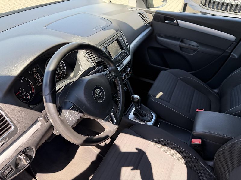 Volkswagen Sharan (2015) 2.0TDI 103kW DSG 7M EL. DVĚŘE - fotka 32 z 41