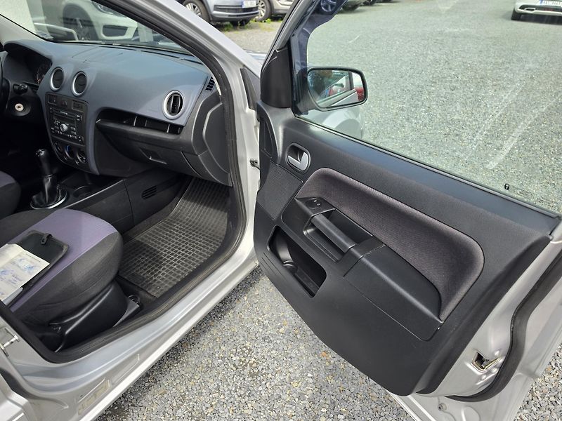 Ford Fusion 1.4 i Klimatizace TZ - fotka 19 z 24