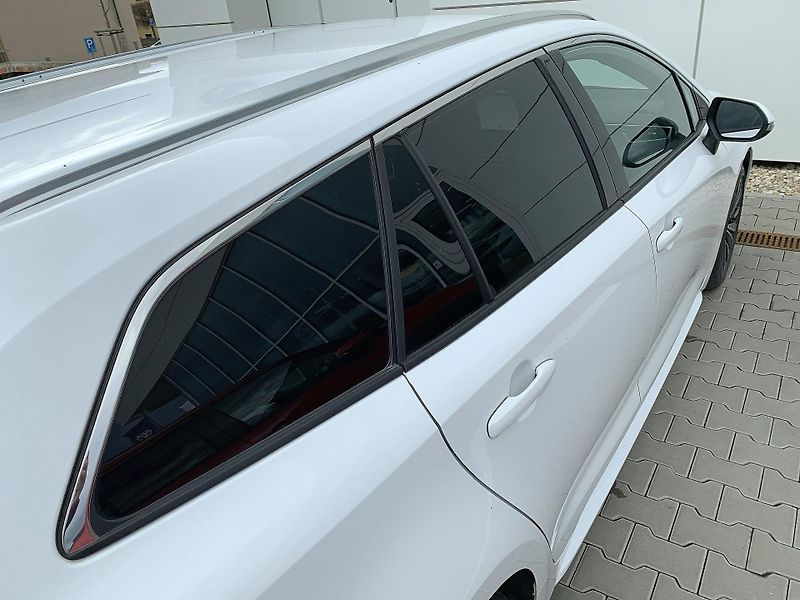 Toyota Corolla TS STYLE 1.8 HEV 103kW e-CVT - fotka 14 z 23