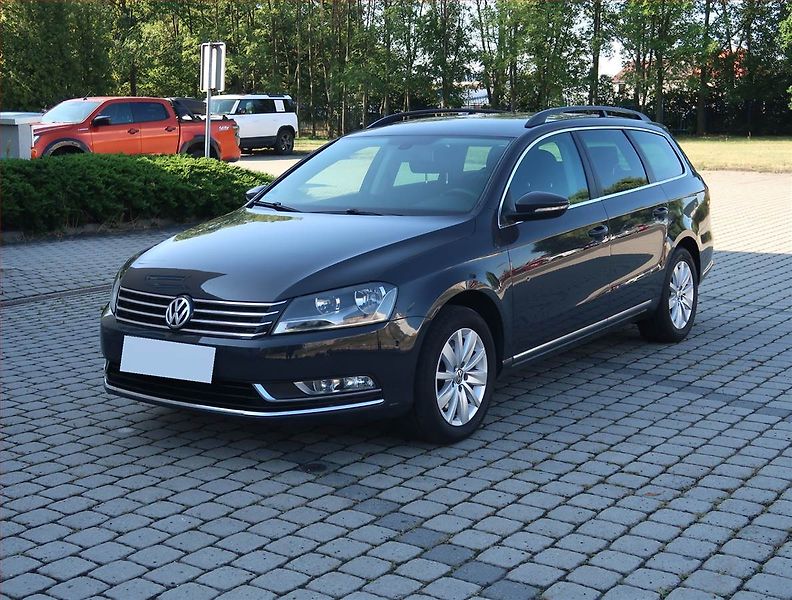 Volkswagen Passat (2011) 1.4 TSI, Serv.kniha - fotka 2 z 16