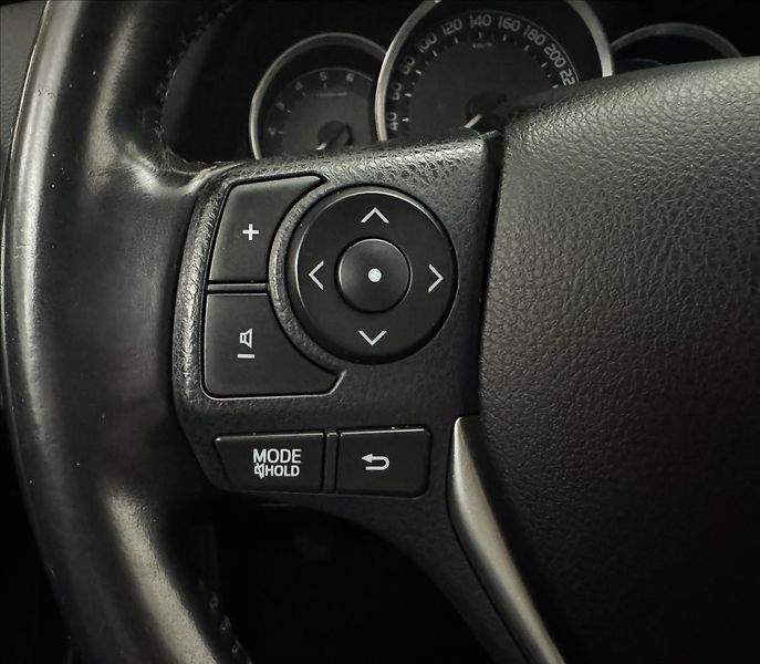Toyota Auris 1,4 66kW NAVI KAMERA TAŽNÉ - fotka 9 z 32