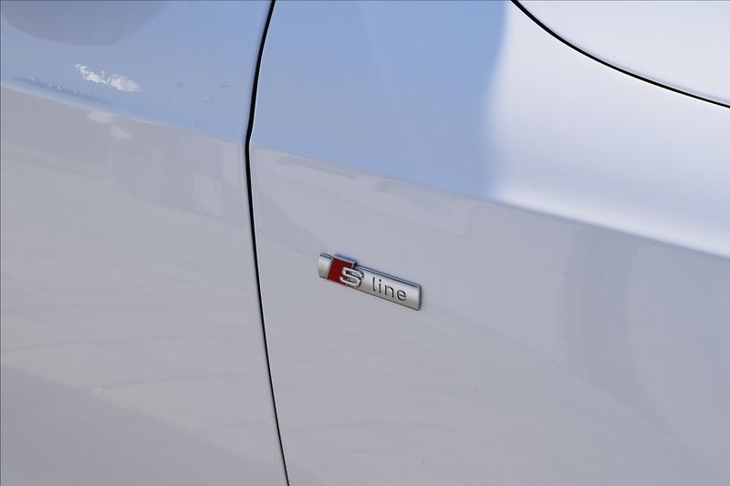 Audi A5 3,0 TDI 176KW S-LINE ALU SERVI - fotka 6 z 48
