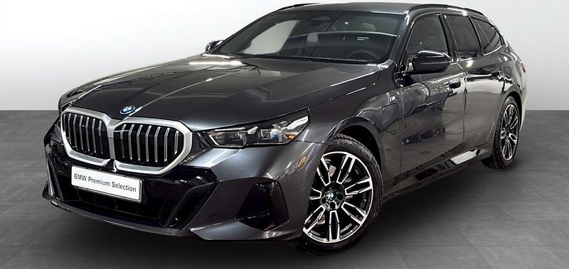 BMW Řada 5 530e AWD Touring MSport h/k - fotka 1 z 12