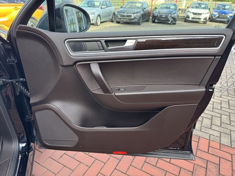 Volkswagen Touareg (2013) 3.0TDI Vzduch Navi Pano Kamera - fotka 14 z 50