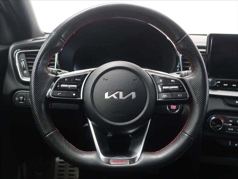 Kia ProCeed 1,6 T-GDI GT 150KW CZ TOP STAV - fotka 23 z 40