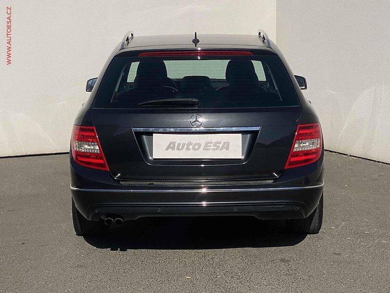 Mercedes-Benz Třídy C (2012) 1.8 i C180, Avantgarde - fotka 5 z 19