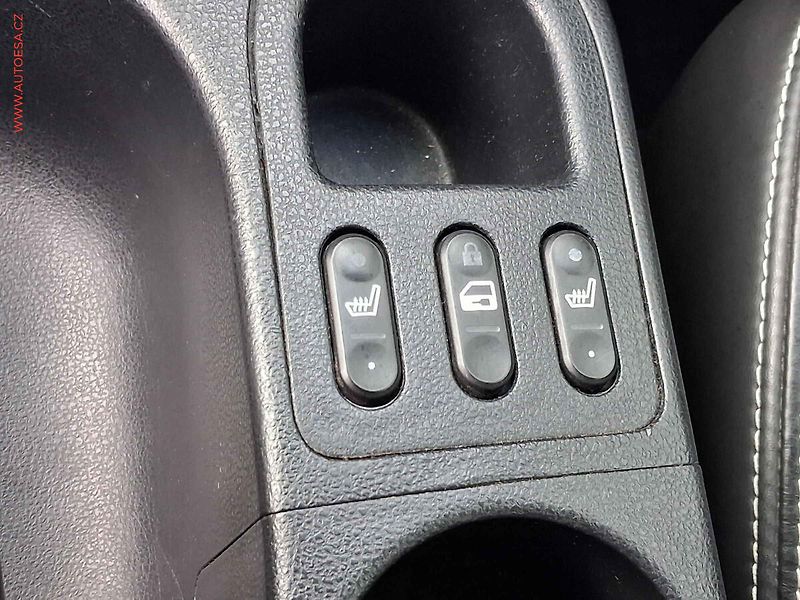 Nissan Qashqai (2012) 2.0 16V, Tekna, AT, xenon - fotka 16 z 21