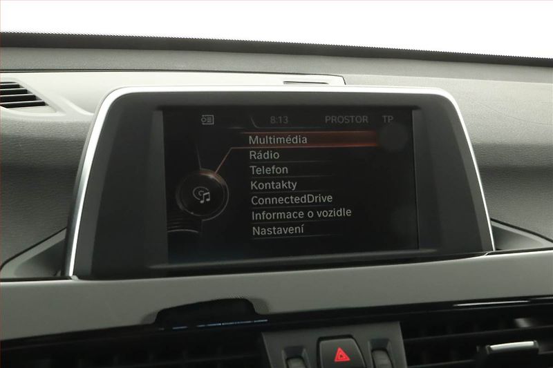 BMW X1 (2017) sDrive18i, ČR,1.maj - fotka 9 z 18