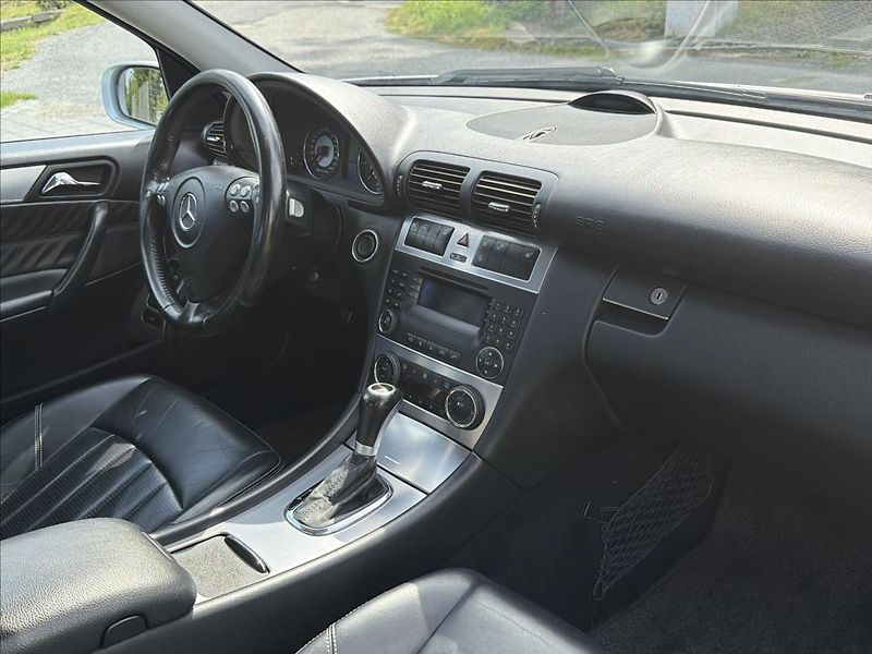 Mercedes-Benz Třídy C 5,5 V8 270 Kw C 55 AMG automat - fotka 19 z 33