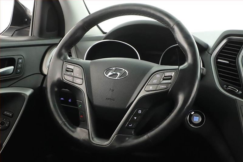 Hyundai Santa Fe (2016) 2.2 CRDi Blue, 4X4, Automat - fotka 17 z 20