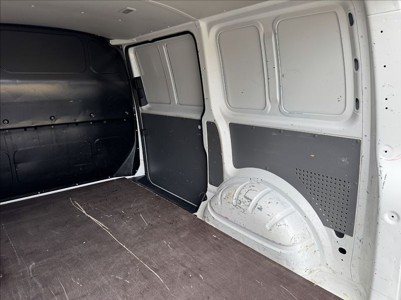 Volkswagen Transporter 2,0 TDI L1H1 DPH 1.maj původČR - fotka 17 z 50