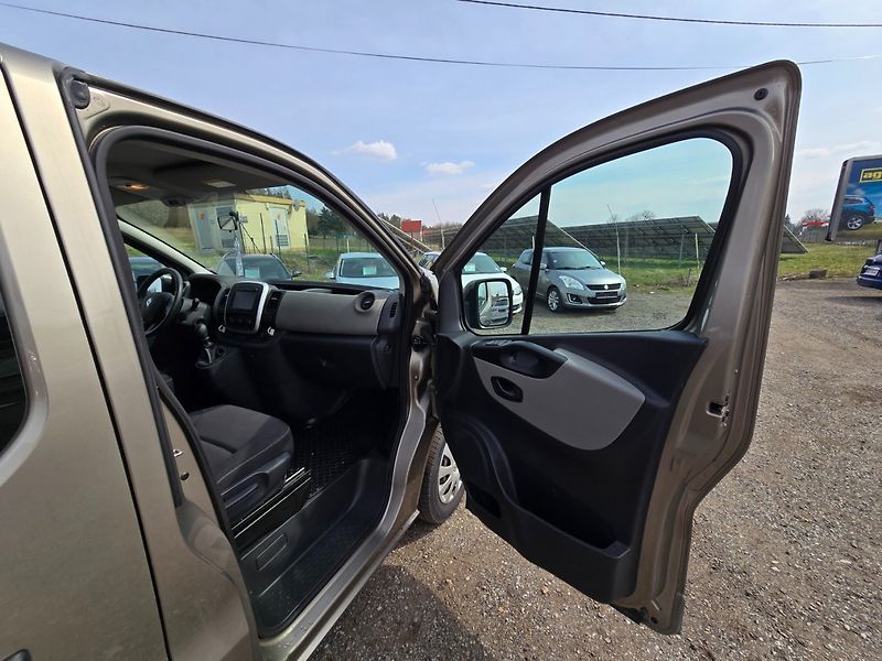 Renault Trafic (2020) 1.6 DCi 8.místn - fotka 20 z 22