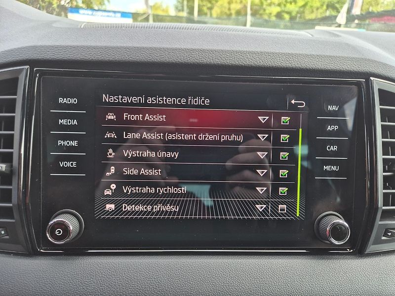 Škoda Karoq SportLine 1,5 TSI DSG, tažné, - fotka 29 z 35