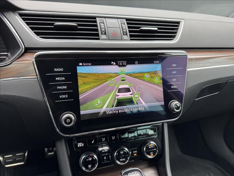 Škoda Superb 2,0 TDI 140kW Scout 4x4 DSG ČR - fotka 23 z 31