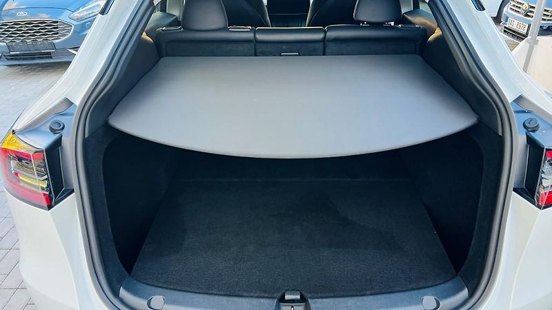 Tesla Model Y (2022) LR AWD Berlin Záruka SoH 93,4% - fotka 20 z 57