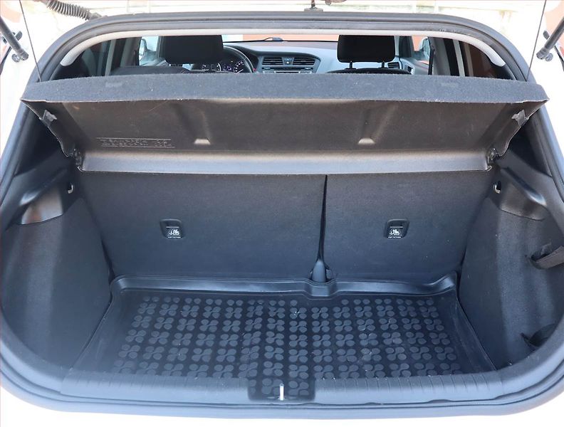 Hyundai i20 (2016) 1.2 - fotka 13 z 15