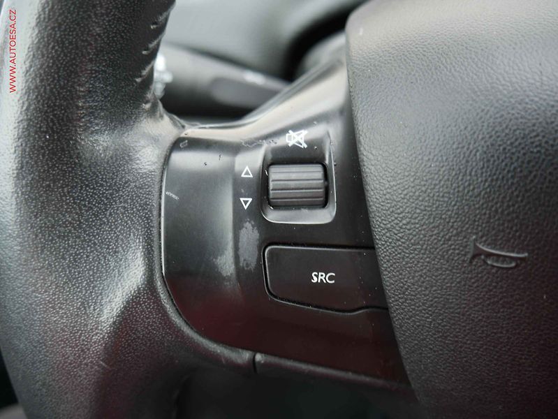 Peugeot 2008 (2017) 1.2PT, 2.maj,ČR, Active - fotka 13 z 18