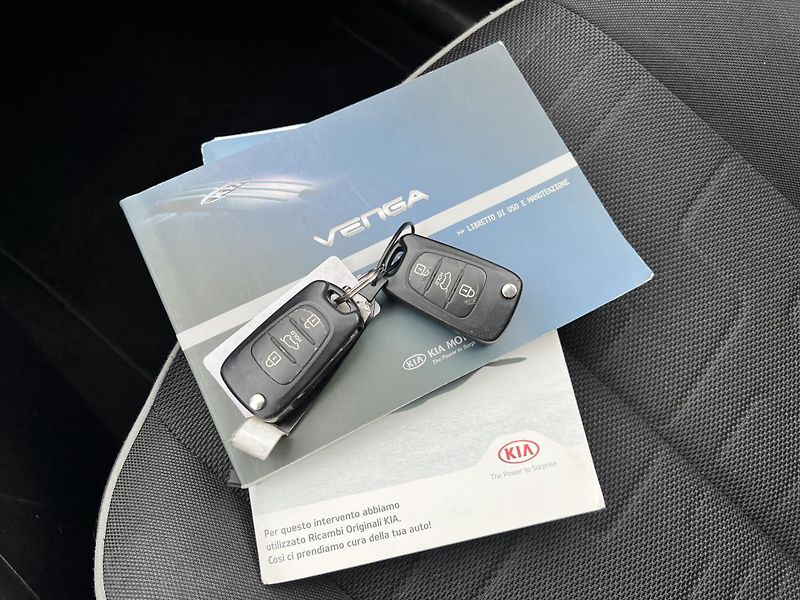 Kia Venga 1.4CVVT 66kw  KLIMA PANORAMA - fotka 31 z 38