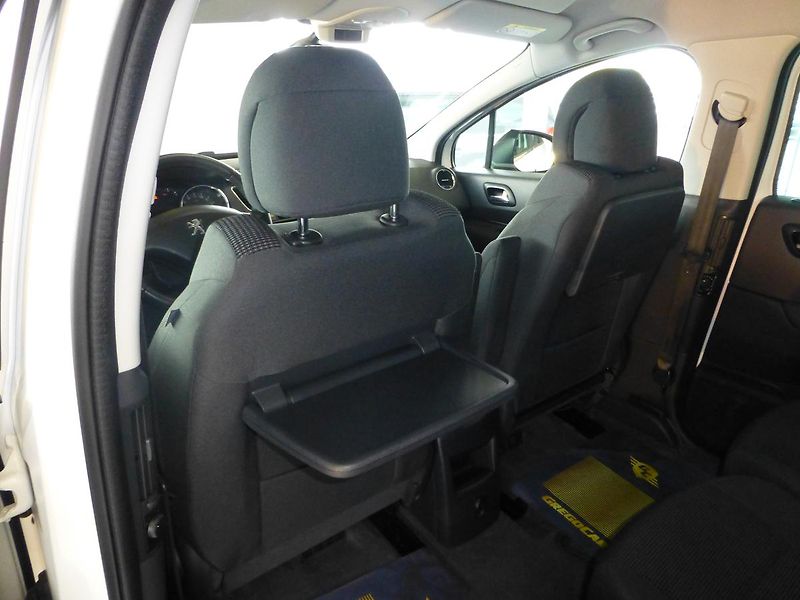 Peugeot 5008 (2014) 1,6HDI*NAVIGACE.*PARKS**NEW - fotka 16 z 24